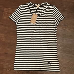 Xs women’s Burberry tee